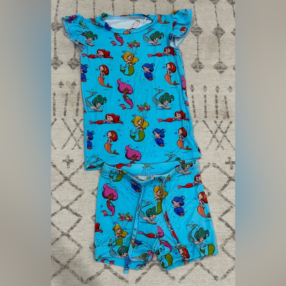 Bums & Roses Two piece Shorts set